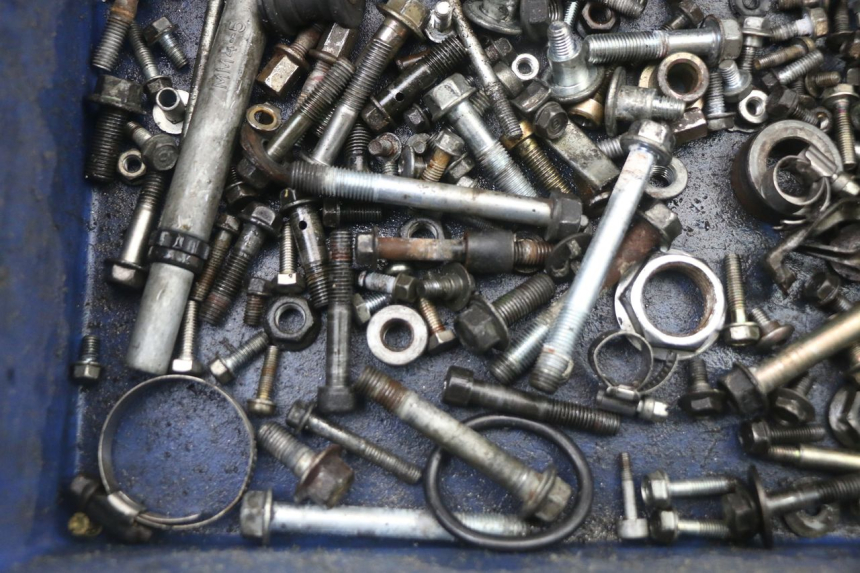 photo de SACO DE PARAFUSOS E FERRAGENS HONDA CBR F 1000 (1993 - 1996) - Outro ângulo de visão