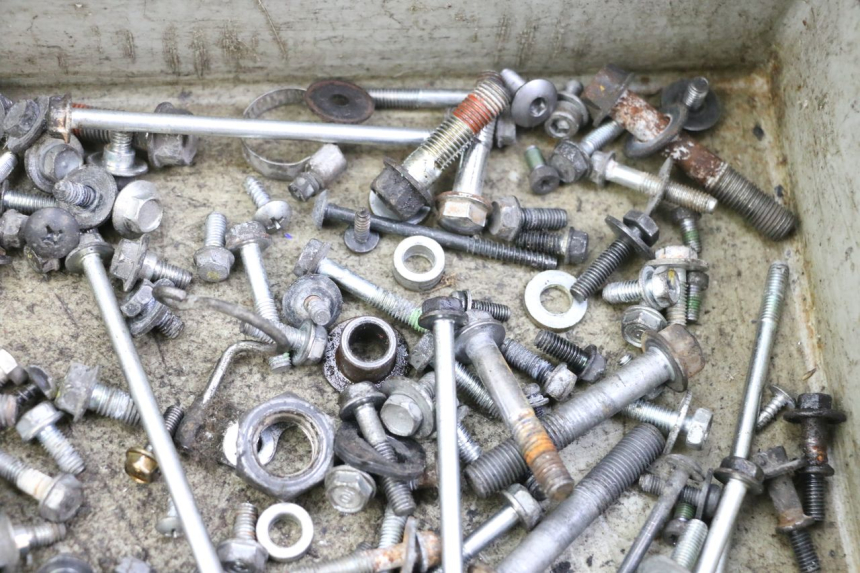 photo de SACO DE PARAFUSOS E FERRAGENS HONDA FES S-WING SWING ABS 125 (2007 - 2015) - Outro ângulo de visão