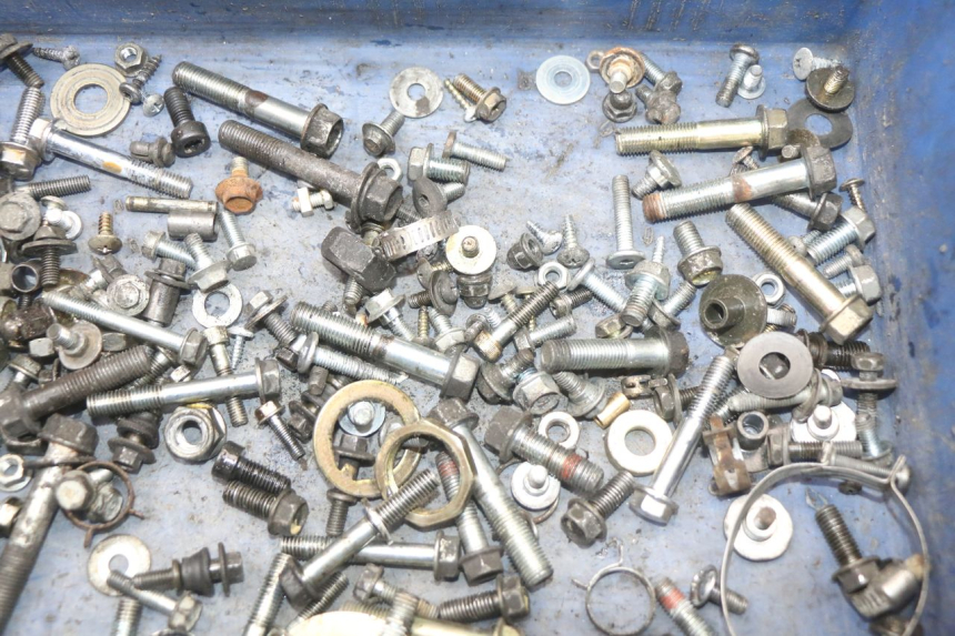photo de SACO DE PARAFUSOS E FERRAGENS HONDA NES AROBASE 125 (2000 - 2003) - Zoom do estado de desgaste