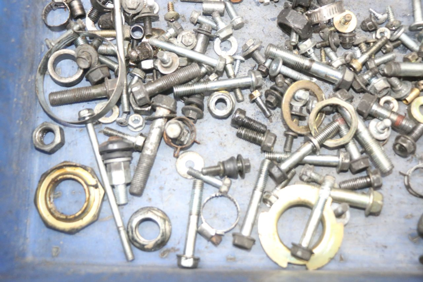 photo de SACO DE PARAFUSOS E FERRAGENS HONDA NES AROBASE 125 (2000 - 2003) - Outro ângulo de visão