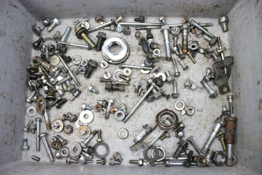 photo de SACO DE PARAFUSOS E FERRAGENS SYM HUSKY 125 (1999 - 2005) - Detalhe da peça