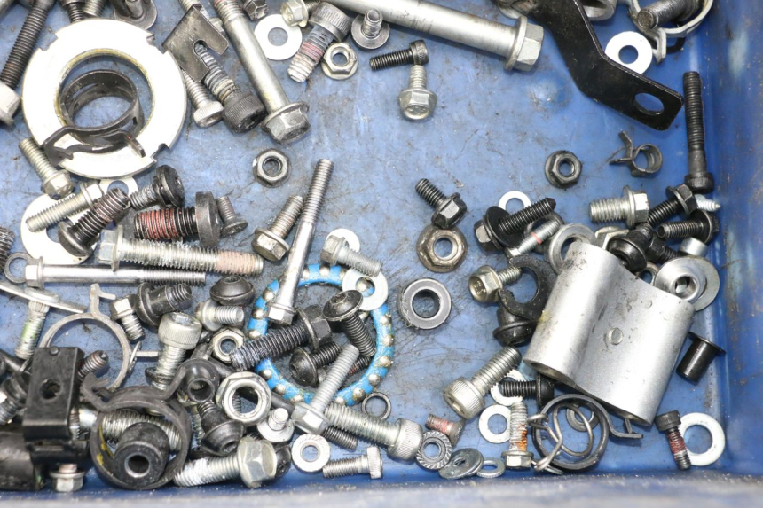 photo de SACO DE PARAFUSOS E FERRAGENS HUSQVARNA SVARTPILEN 401 (2018 - 2023) - Zoom do estado de desgaste