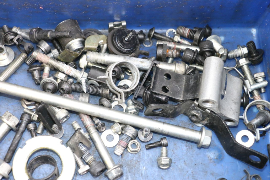 photo de SACO DE PARAFUSOS E FERRAGENS HUSQVARNA SVARTPILEN 401 (2018 - 2023) - Outro ângulo de visão