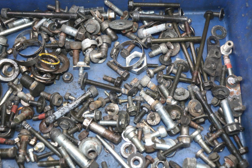 photo de SACO DE PARAFUSOS E FERRAGENS KAWASAKI GTR 1000 (1994 - 2004) - Zoom do estado de desgaste