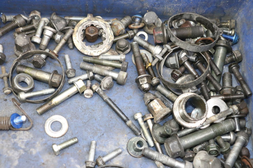 photo de SACO DE PARAFUSOS E FIXADORES KAWASAKI ZR7 ZR-7 S 750 (1999 - 2004) - Outro ângulo de visão