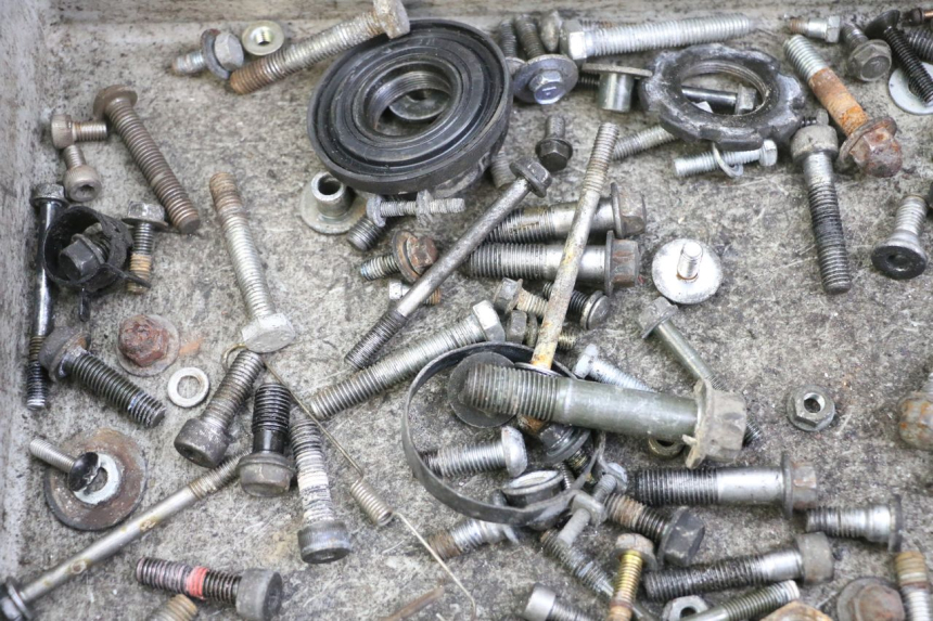 photo de SACO DE PARAFUSOS E FIXADORES KAWASAKI ZR7 ZR-7 S 750 (1999 - 2004) - Detalhe da peça
