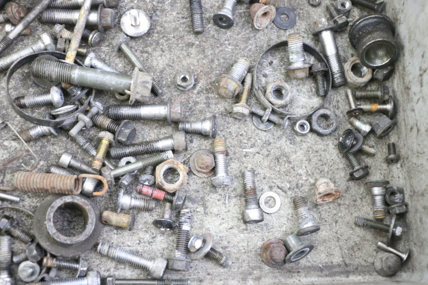 photo de SACO DE PARAFUSOS E FIXADORES KAWASAKI ZR7 ZR-7 S 750 (1999 - 2004) - Outro ângulo de visão