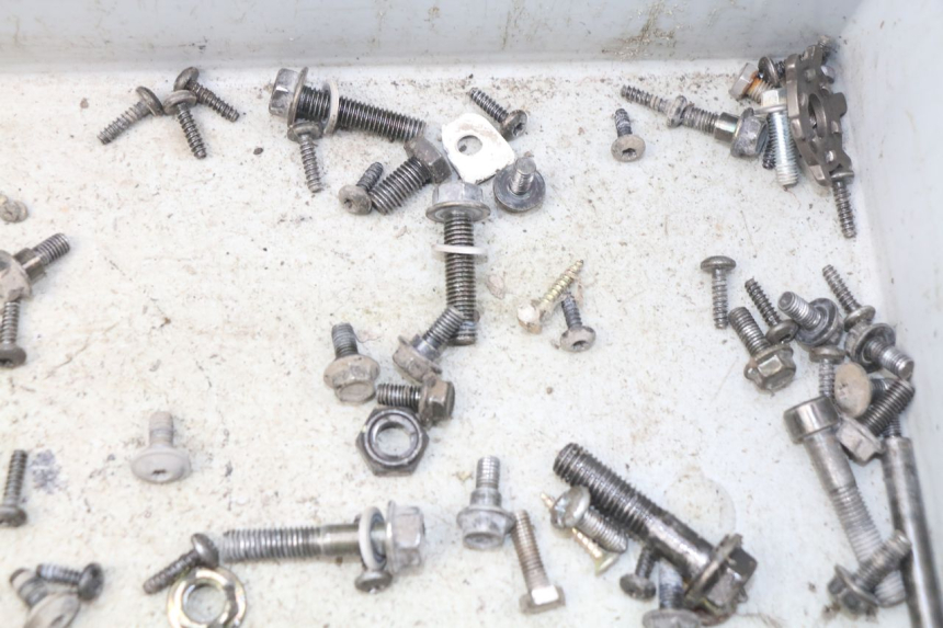 photo de SACO DE PARAFUSOS E FIXADORES PEUGEOT KISBEE 2T 50 (2010 - 2017) - Outro ângulo de visão