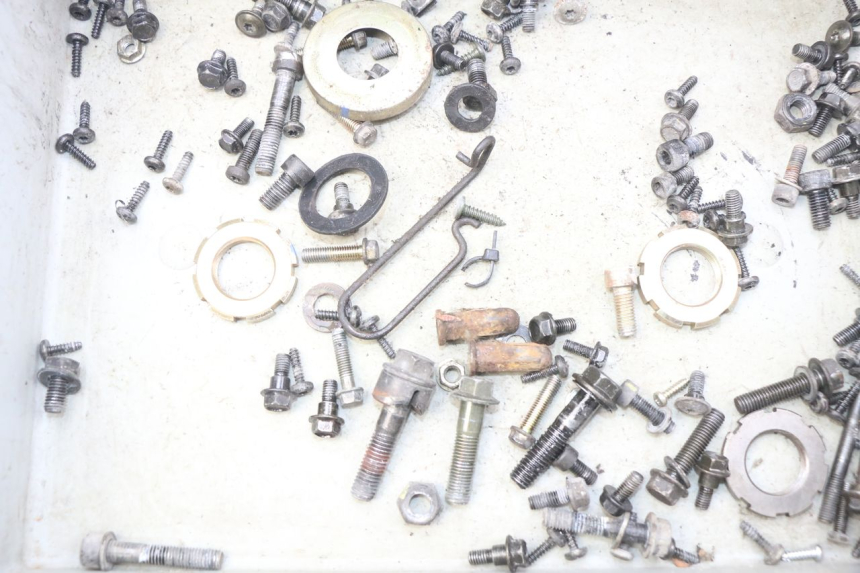 photo de SACO DE PARAFUSOS E FIXADORES PEUGEOT KISBEE 2T 50 (2010 - 2017) - Zoom do estado de desgaste