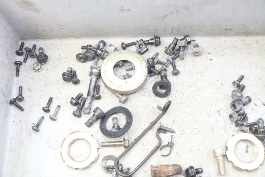 photo de SACO DE PARAFUSOS E FIXADORES PEUGEOT KISBEE 2T 50 (2010 - 2017) - Outro ângulo de visão