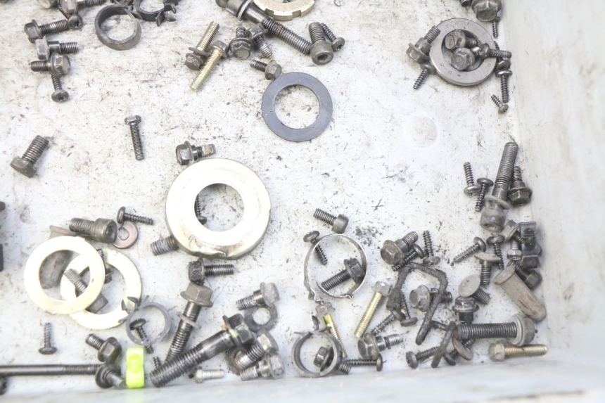 photo de SACO DE PARAFUSOS E FIXADORES PEUGEOT KISBEE 2T 50 (2010 - 2017) - Zoom do estado de desgaste