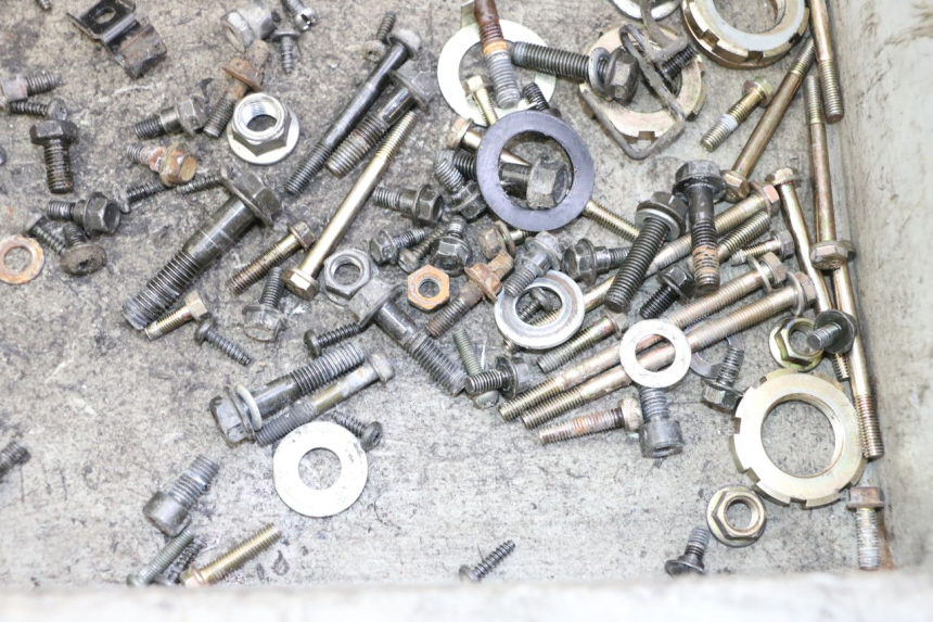 photo de SACO DE PARAFUSOS E FIXADORES PEUGEOT KISBEE 2T 50 (2010 - 2017) - Zoom do estado de desgaste