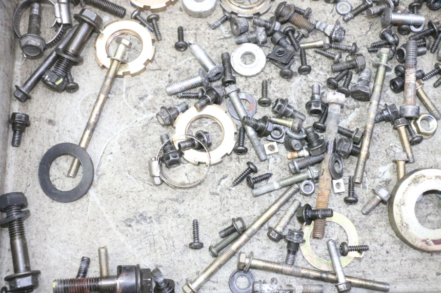 photo de SACO DE PARAFUSOS E FIXADORES PEUGEOT KISBEE 2T 50 (2010 - 2017) - Zoom do estado de desgaste