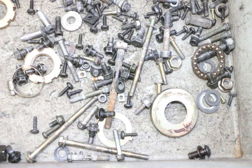 photo de SACO DE PARAFUSOS E FIXADORES PEUGEOT KISBEE 2T 50 (2010 - 2017) - Outro ângulo de visão