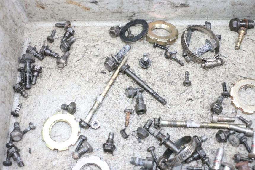 photo de SACO DE PARAFUSOS E FIXADORES PEUGEOT KISBEE 2T 50 (2010 - 2017) - Zoom do estado de desgaste