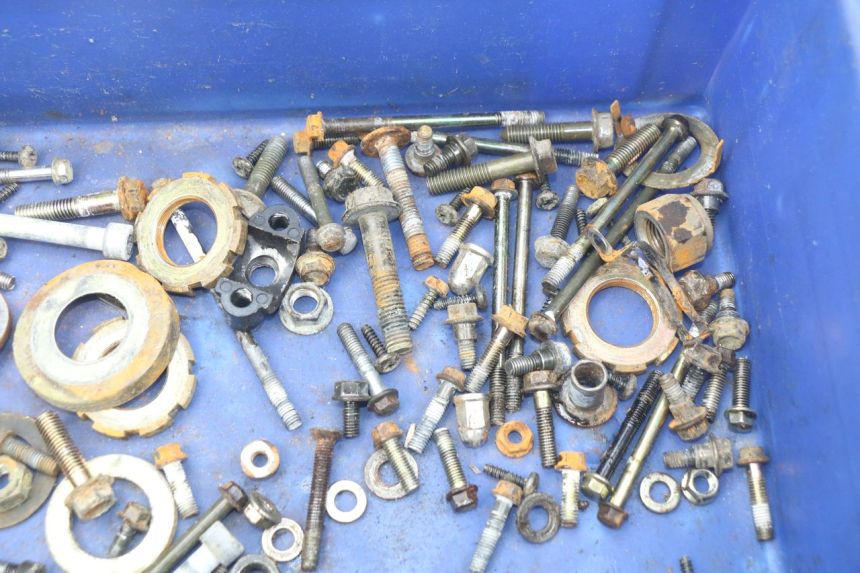 photo de SACO DE PARAFUSOS E FERRAGENS PEUGEOT KISBEE 4T 50 (2010 - 2017) - Outro ângulo de visão