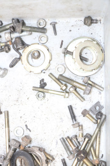 photo de SACO DE PARAFUSOS E FERRAGENS PEUGEOT KISBEE 4T 50 (2010 - 2017) - Zoom do estado de desgaste