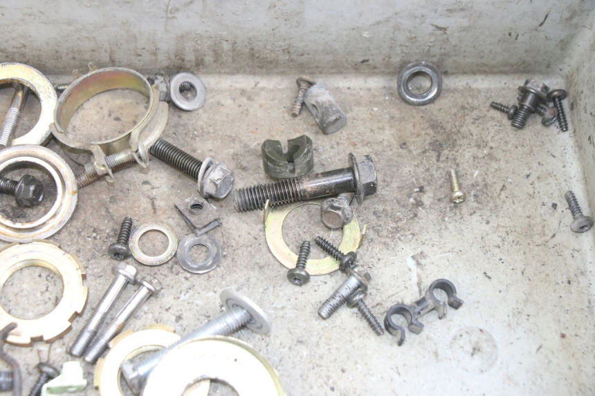 photo de SACO DE PARAFUSOS E FERRAGENS PEUGEOT KISBEE 4T 50 (2010 - 2017) - Outro ângulo de visão