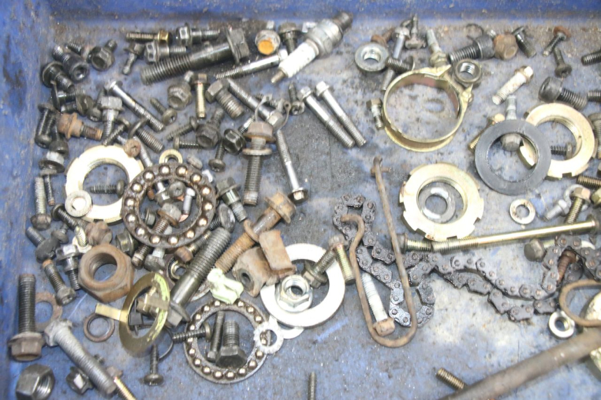 photo de SACO DE PARAFUSOS E FERRAGENS PEUGEOT KISBEE 4T 50 (2010 - 2017) - Zoom do estado de desgaste