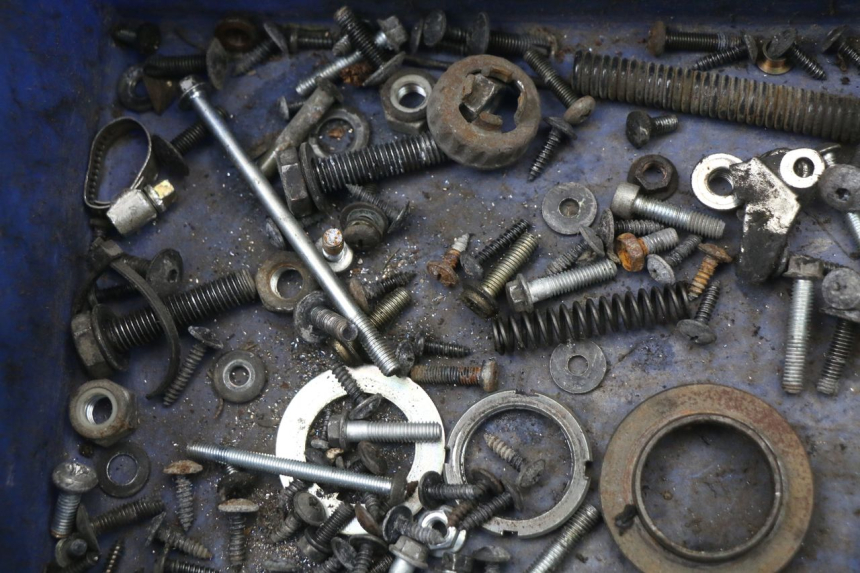 photo de SACO DE PARAFUSOS E FERRAGENS RENAULT KOURANOS 125 (2001 - 2004) - Detalhe da peça