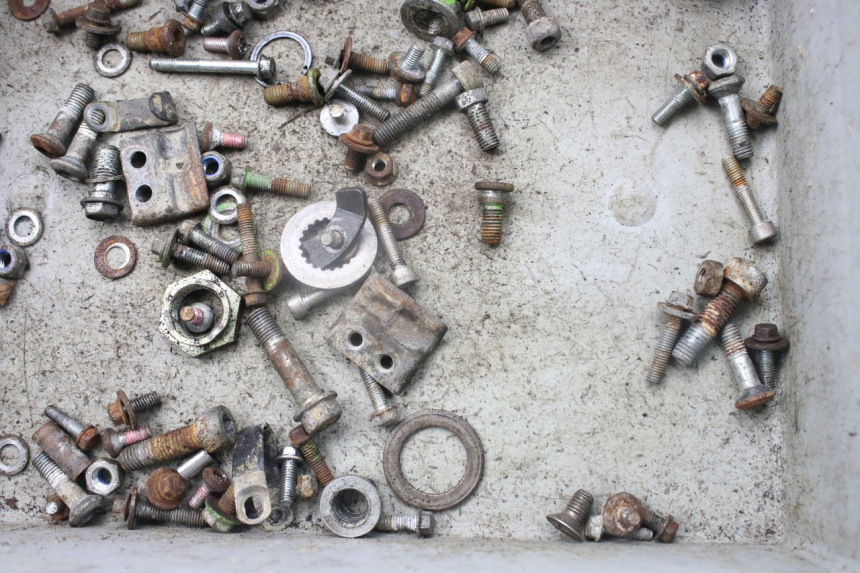 photo de SACO DE PARAFUSOS E FIXADORES KAWASAKI KX 250 (1994 - 1998) - Outro ângulo de visão