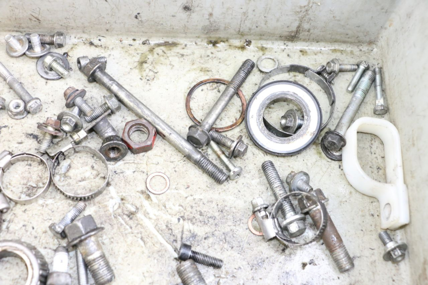 photo de SACO DE PARAFUSOS E FIXADORES KAWASAKI KX 85 (2014 - 2021) - Outro ângulo de visão
