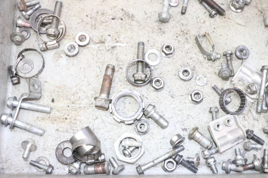 photo de SACO DE PARAFUSOS E FIXADORES KAWASAKI KX 85 (2014 - 2021) - Zoom do estado de desgaste