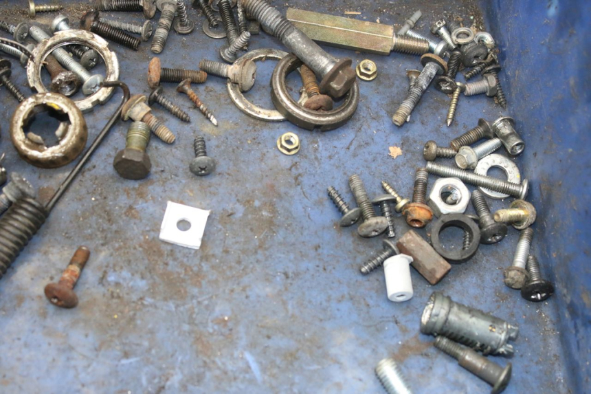 photo de SACO DE PARAFUSOS E FERRAGENS PIAGGIO LIBERTY 4T 50 (2004 - 2008) - Detalhe da peça