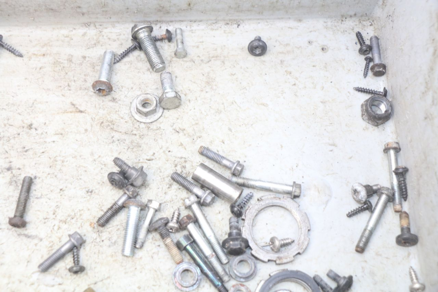 photo de SACO DE PARAFUSOS E FERRAGENS PEUGEOT LUDIX BLASTER 50 (2006 - 2014) - Outro ângulo de visão