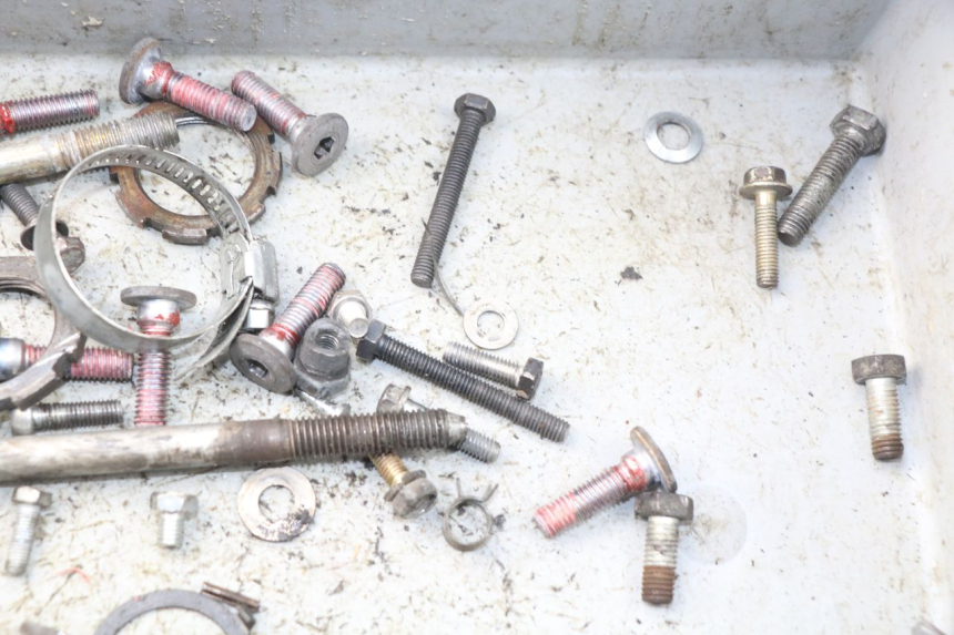 photo de SACO DE PARAFUSOS E FERRAGENS PEUGEOT LUDIX 50 (2005 - 2007) - Outro ângulo de visão
