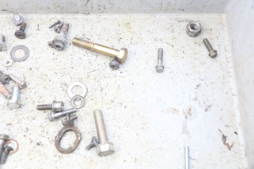 photo de SACO DE PARAFUSOS E FERRAGENS PEUGEOT LUDIX 50 (2005 - 2007) - Outro ângulo de visão