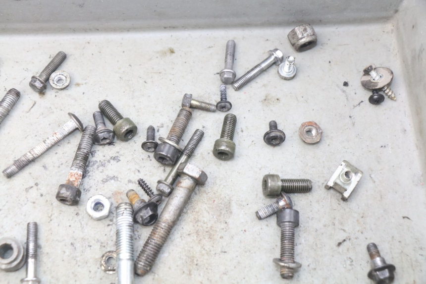 photo de SACO DE PARAFUSOS E FERRAGENS PEUGEOT LUDIX 50 (2008 - 2017) - Zoom do estado de desgaste