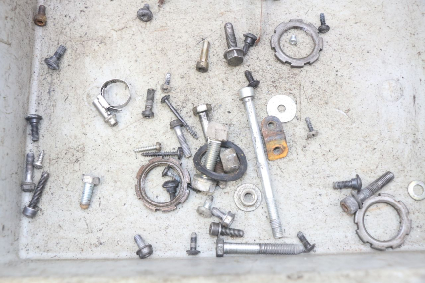 photo de SACO DE PARAFUSOS E FERRAGENS PEUGEOT LUDIX 50 (2008 - 2017) - Zoom do estado de desgaste