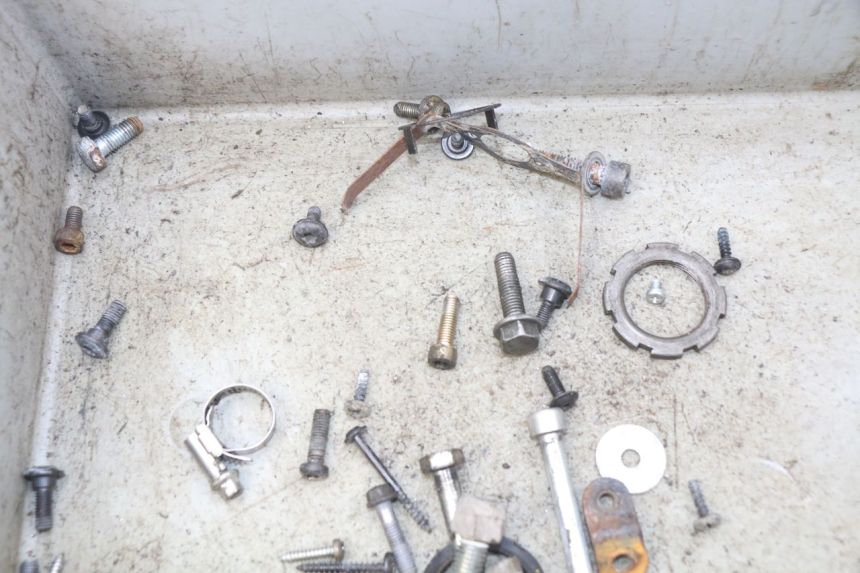photo de SACO DE PARAFUSOS E FERRAGENS PEUGEOT LUDIX 50 (2008 - 2017) - Outro ângulo de visão