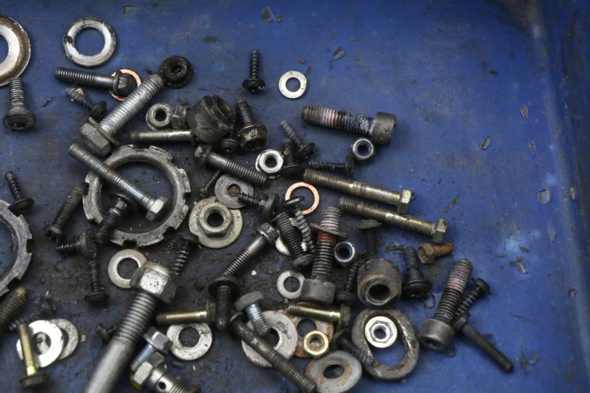 photo de SACO DE PARAFUSOS E FERRAGENS PEUGEOT LUDIX 50 (2005 - 2007) - Zoom do estado de desgaste