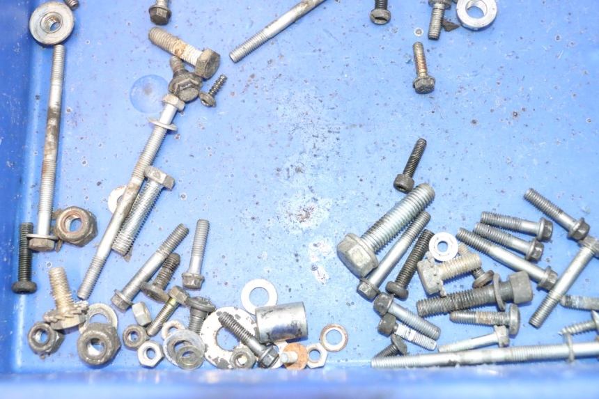 photo de SACO DE PARAFUSOS E FERRAGENS PEUGEOT LUDIX 50 (2005 - 2007) - Outro ângulo de visão