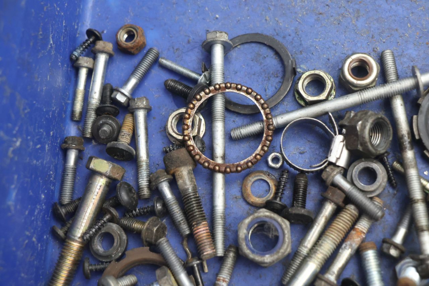 photo de SACO DE PARAFUSOS E FERRAGENS PEUGEOT LUDIX ONE 50 (2004 - 2013) - Detalhe da peça