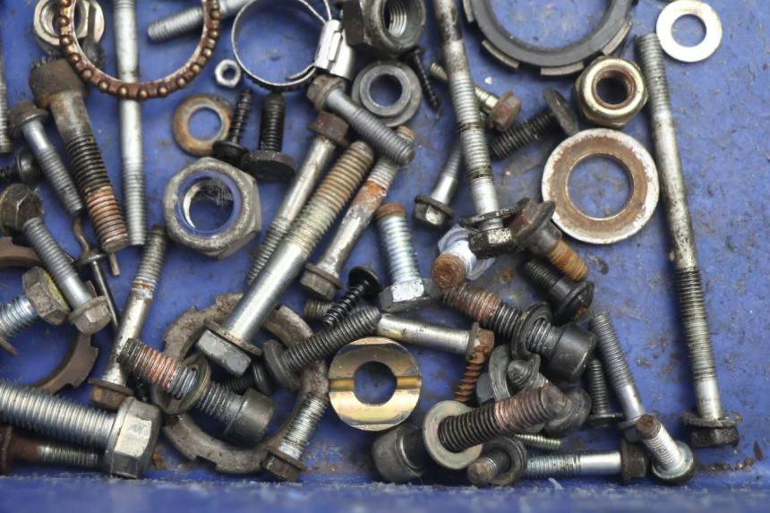 photo de SACO DE PARAFUSOS E FERRAGENS PEUGEOT LUDIX ONE 50 (2004 - 2013) - Ampliação técnica