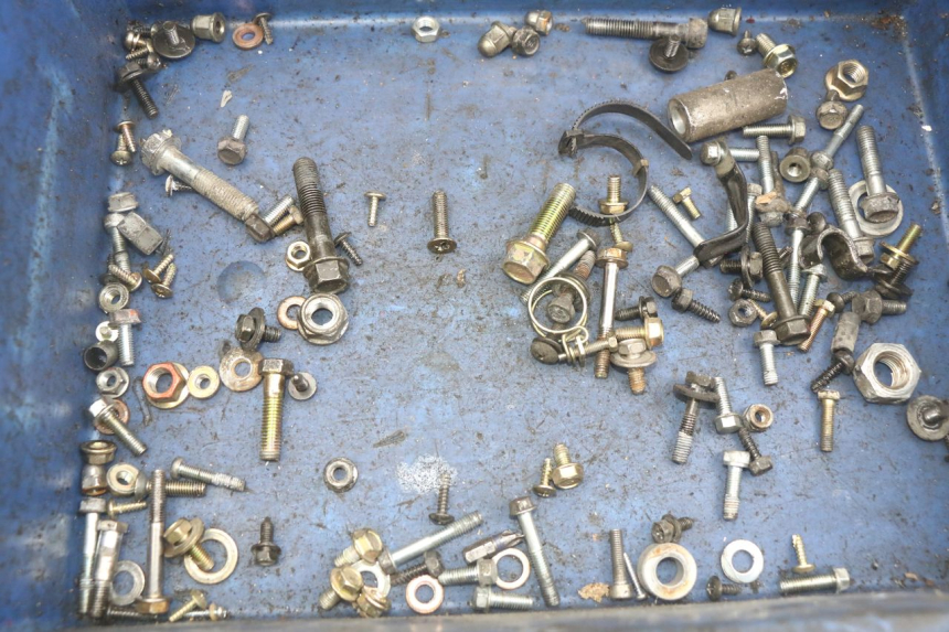 photo de SACO DE PARAFUSOS E FERRAGENS SYM MIO 50 (2011 - 2017) - Detalhe da peça