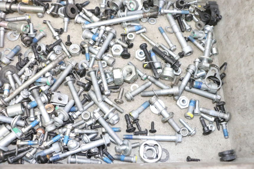 photo de SACO DE PARAFUSOS E FIXADORES PIAGGIO MP3 HPE 310 (2024 - 2025) - Detalhe da peça