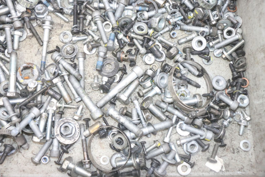 photo de SACO DE PARAFUSOS E FIXADORES PIAGGIO MP3 HPE 300 (2019 - 2026) - Detalhe da peça