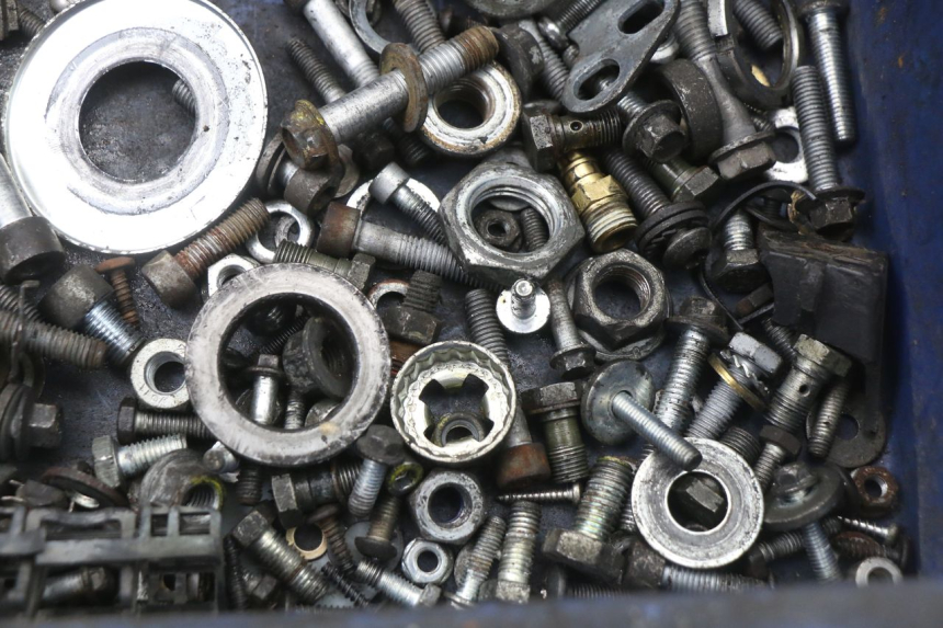 photo de SACO DE PARAFUSOS E FIXADORES PIAGGIO MP3 LT 400 (2007 - 2012) - Zoom do estado de desgaste