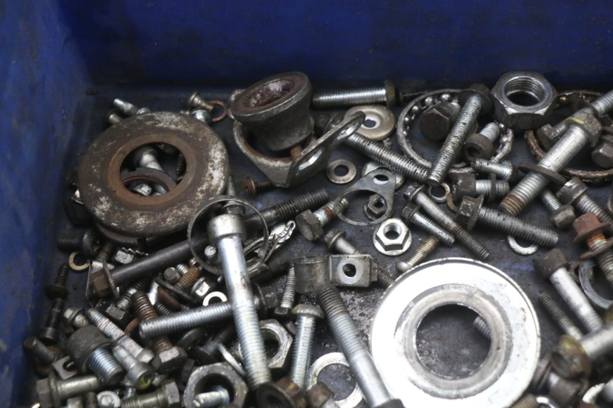 photo de SACO DE PARAFUSOS E FIXADORES PIAGGIO MP3 LT 400 (2007 - 2012) - Outro ângulo de visão