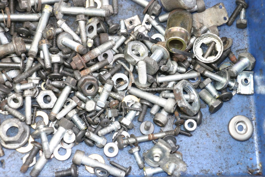 photo de SACO DE PARAFUSOS E FIXADORES PIAGGIO MP3 LT 400 (2007 - 2012) - Zoom do estado de desgaste