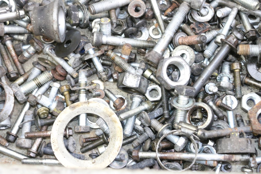 photo de SACO DE PARAFUSOS E FIXADORES PIAGGIO MP3 LT 400 (2007 - 2012) - Outro ângulo de visão