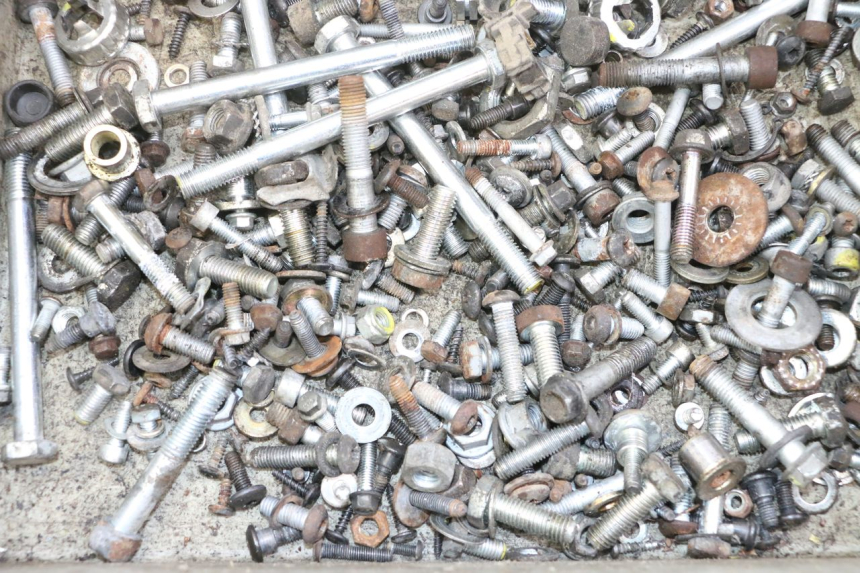 photo de SACO DE PARAFUSOS E FIXADORES PIAGGIO MP3 LT 400 (2007 - 2012) - Outro ângulo de visão