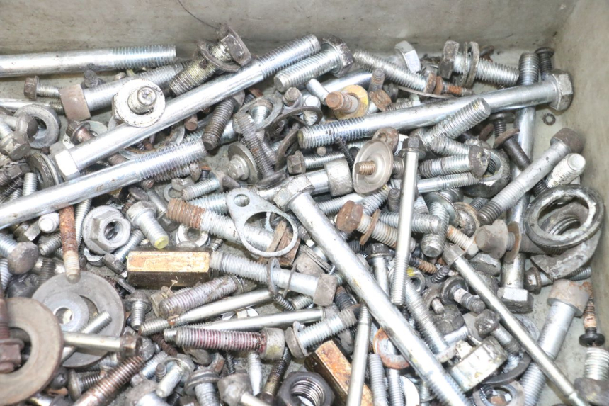 photo de SACO DE PARAFUSOS E FIXADORES PIAGGIO MP3 LT 400 (2007 - 2012) - Outro ângulo de visão