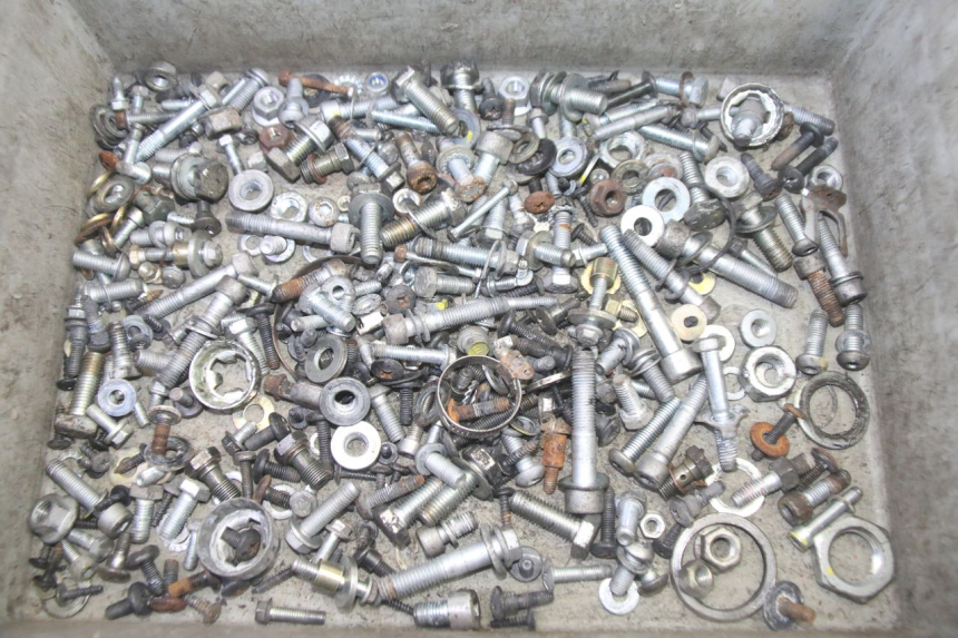 photo de SACO DE PARAFUSOS E FIXADORES PIAGGIO MP3 LT 400 (2007 - 2012) - Vista principal