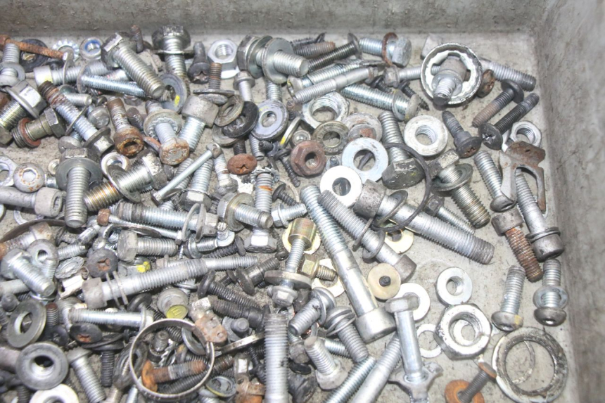 photo de SACO DE PARAFUSOS E FIXADORES PIAGGIO MP3 LT 400 (2007 - 2012) - Zoom do estado de desgaste