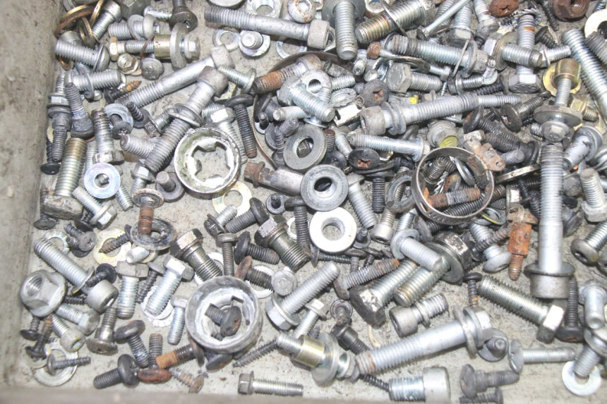 photo de SACO DE PARAFUSOS E FIXADORES PIAGGIO MP3 LT 400 (2007 - 2012) - Outro ângulo de visão
